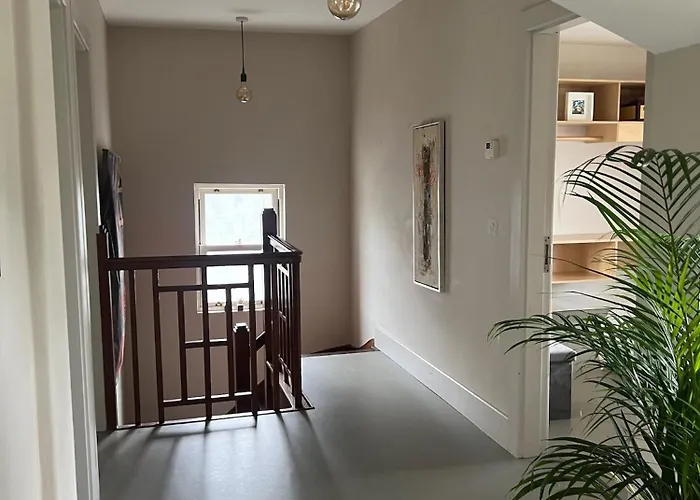 Blue Door Canal House * גלוואיי