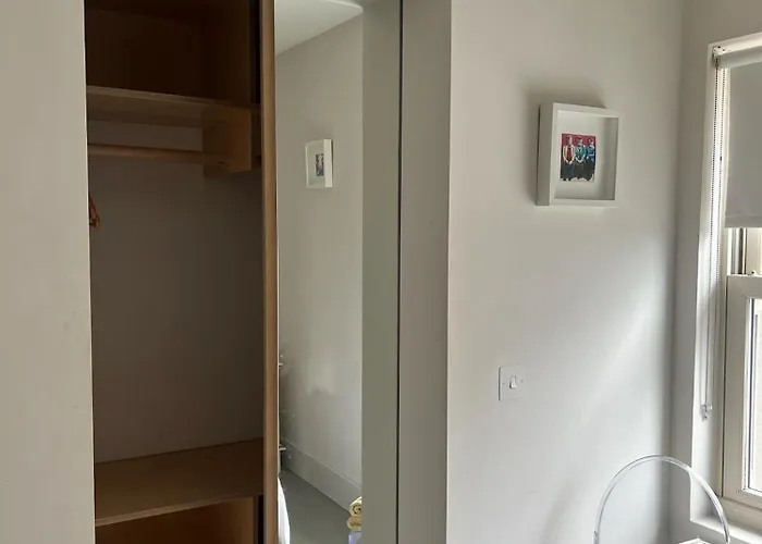 דירה Blue Door Canal House גלוואיי