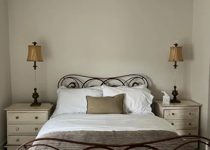 Blue Door Canal House גלוואיי